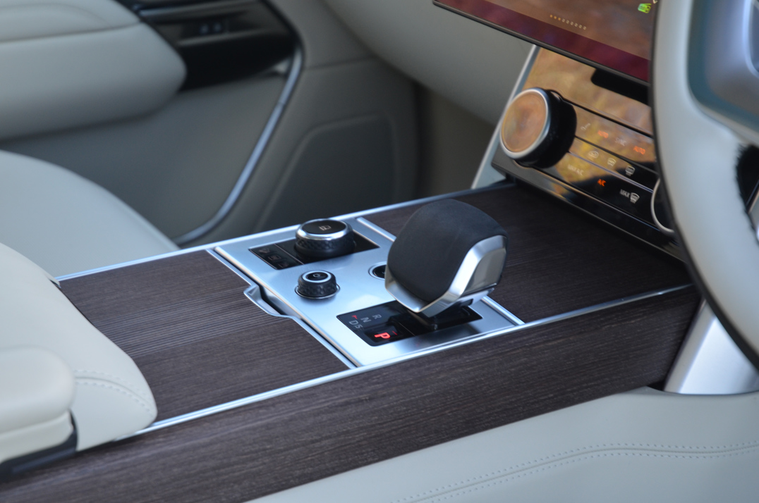 Land Rover Range Rover 3.0ltr P440e Autobiography gallery image 24