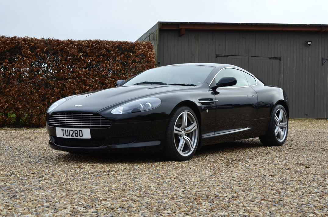 Aston Martin  Db-9 Manual gallery image 9