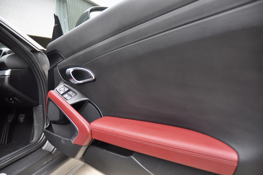 Porsche Cayman T 718/982 gallery image 23