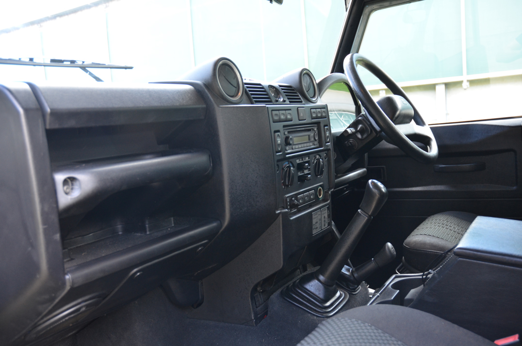 Land Rover Defender 110 County TD 7 Seater Estate gallery image 17