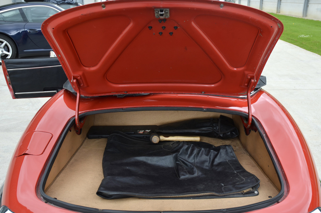 Jaguar E Type 4.2 Roadster Series 1.5 gallery image 45