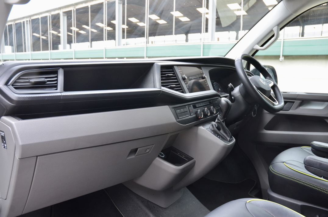 Volkswagen Kombi Sportline T6.I Auto gallery image 33