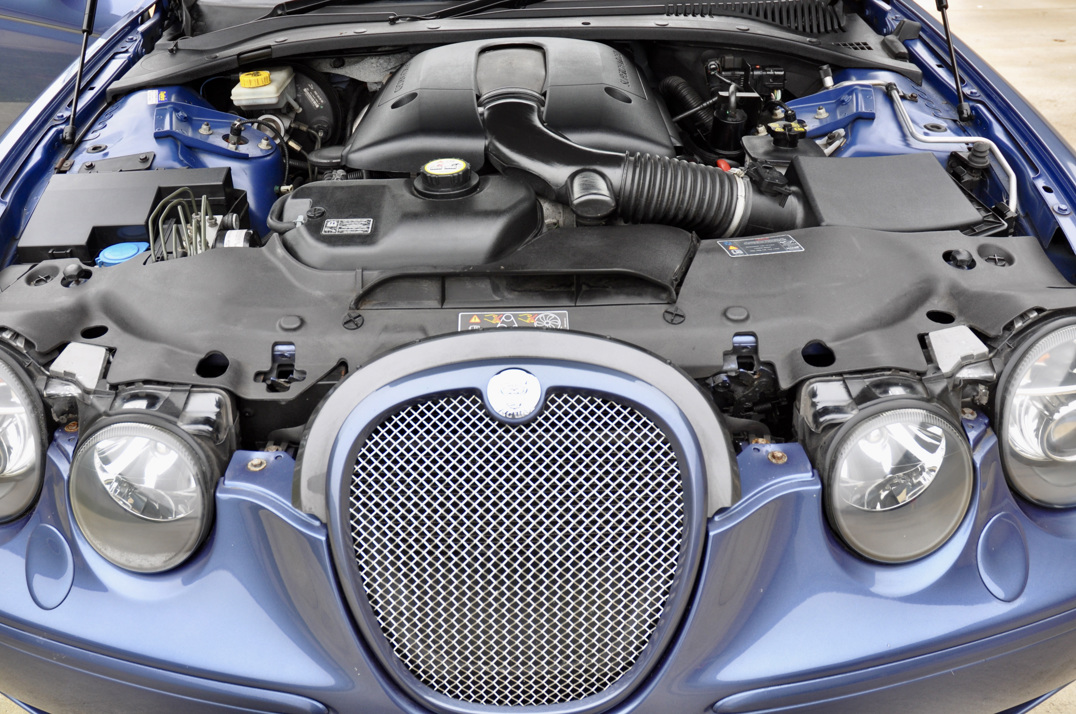 Jaguar S Type R gallery image 28