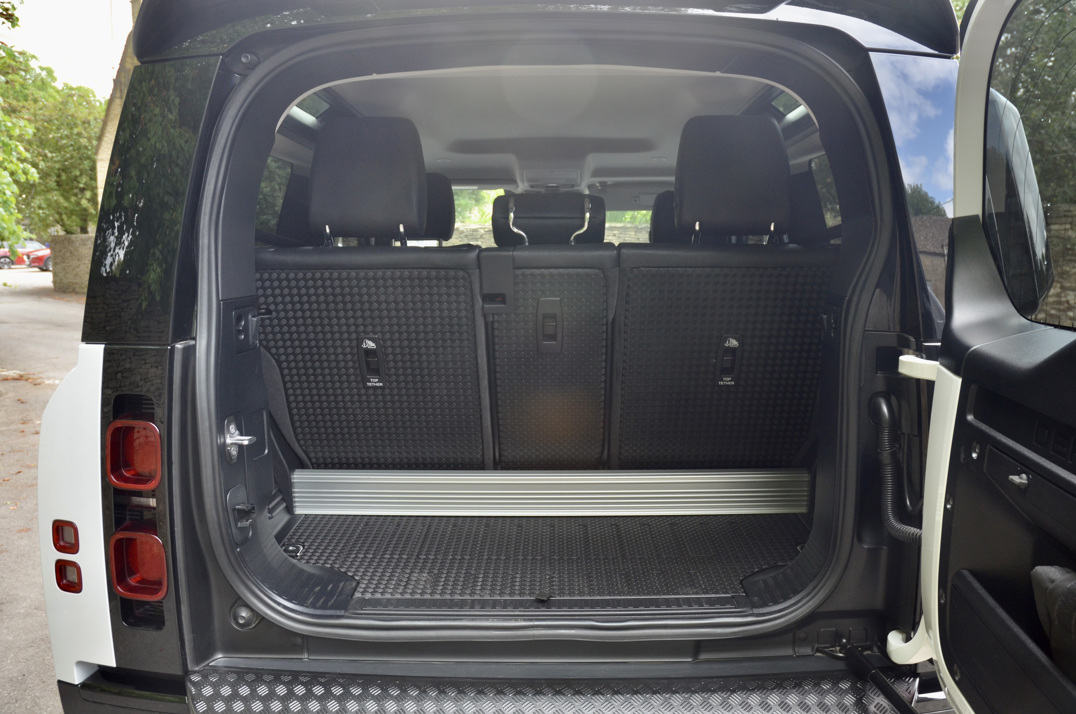 Land Rover Defender 90 3.0 250M MHEV Urban Edition gallery image 63