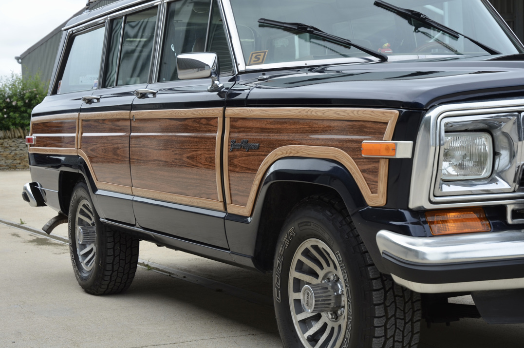 Jeep Grand Wagoneer 5.900cc V8 Auto gallery image 16