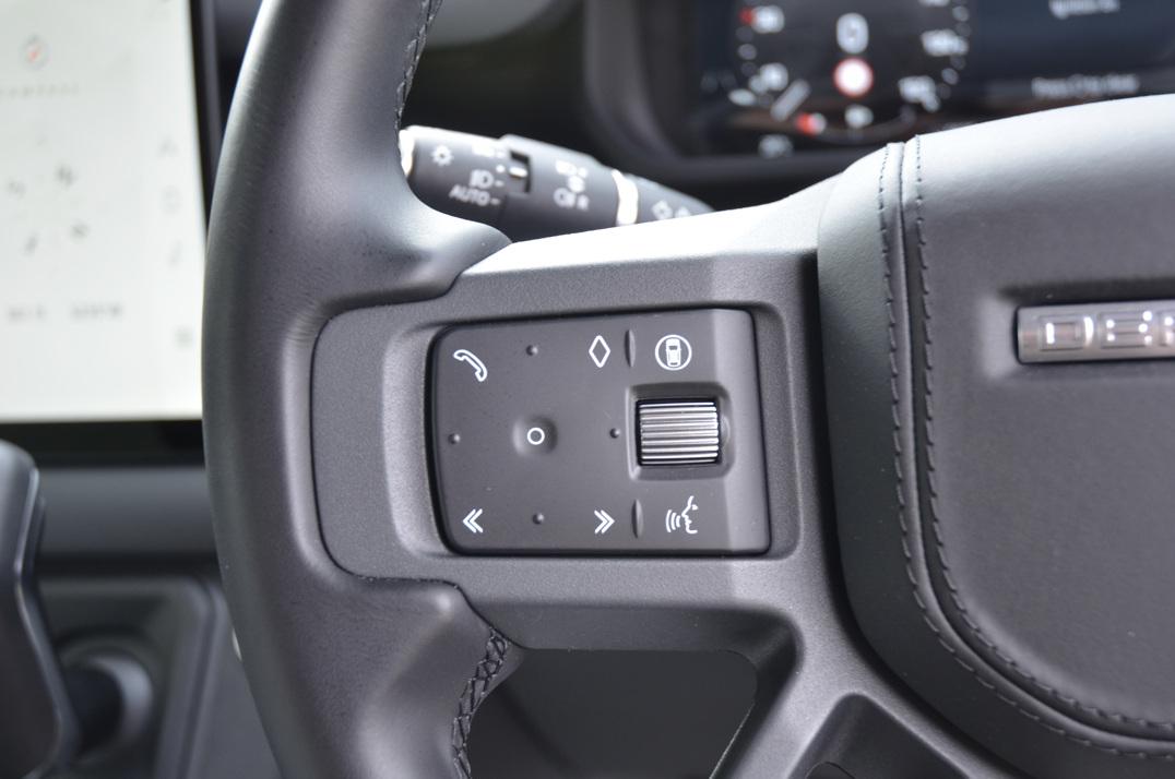 Land Rover Defender 90 X Dynamic HSE 3.0D 350 MHEV gallery image 55