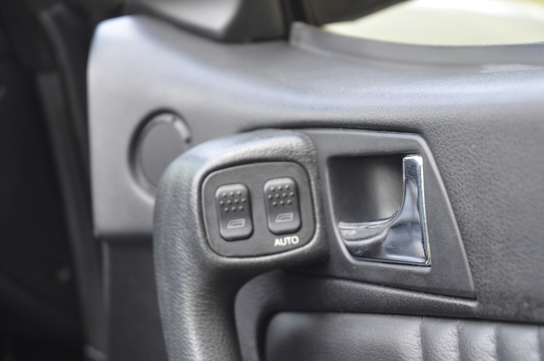 Alfa Romeo Spider 2.0 JTS Lusso Convertible by Pininfarina gallery image 36