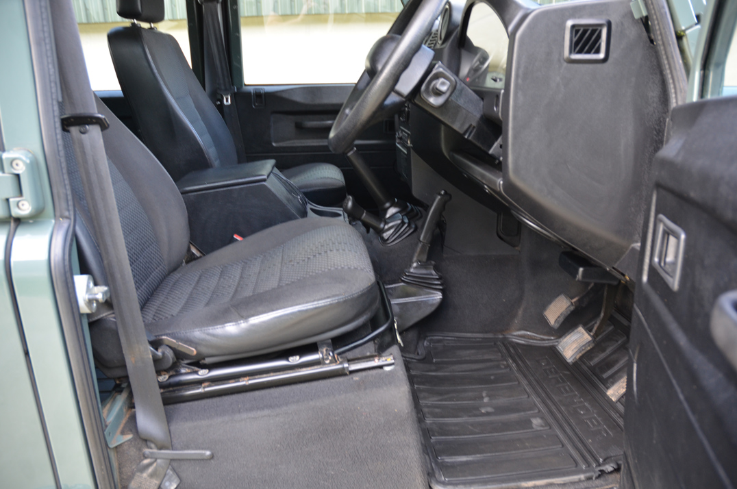 Land Rover Defender 110 County TD 7 Seater Estate gallery image 18