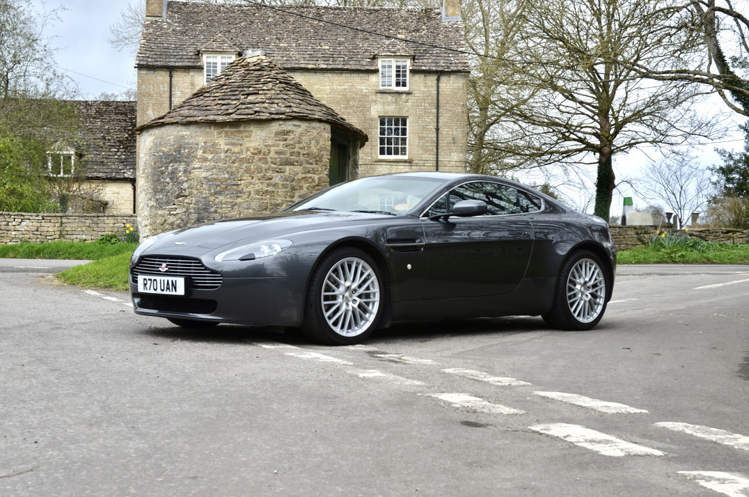 Aston Martin Vantage 4.7 Manual Coupe. gallery image 1