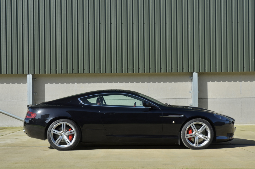 ASTON MARTIN DB-9 5.9 V12 Manual. gallery image 5