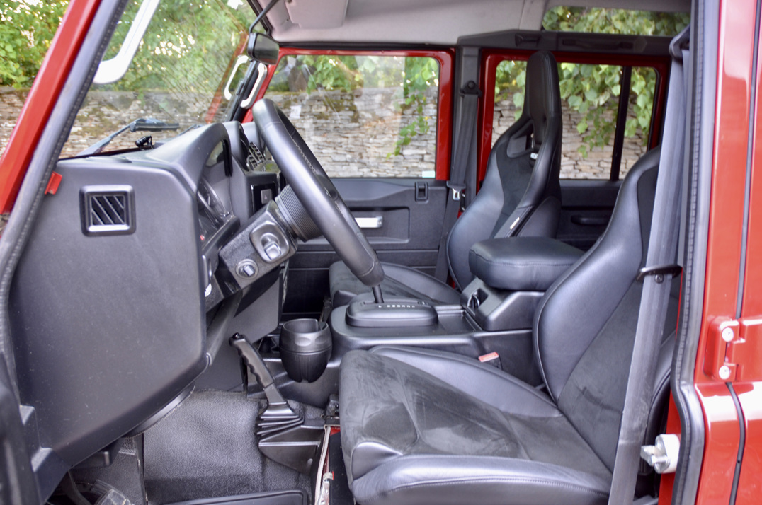 Land Rover Defender 110 2.2 TDCI Automatic 9 - Seater gallery image 32