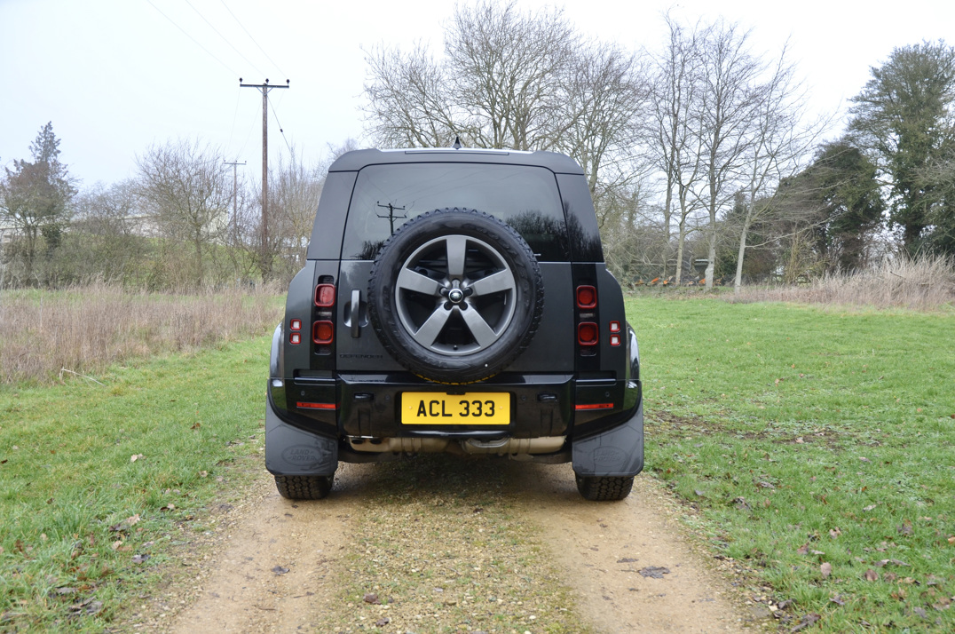 Land Rover Defender 90 X Dynamic HSE 3.0D MHEV gallery image 5