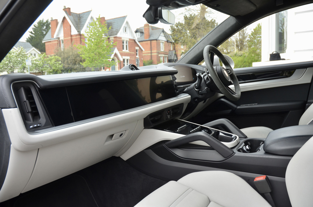 Porsche Cayenne Turbo Hybrid.. 2024 gallery image 29