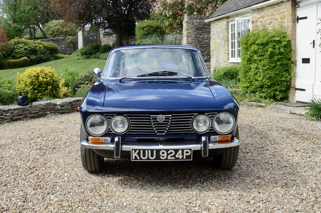 Alfa Romeo 2000 GTV Desegno Bertone gallery image 3