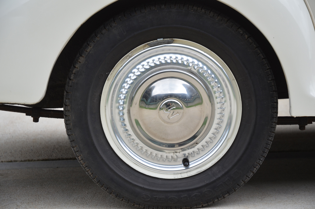 Morris Minor 1000 Convertible gallery image 21