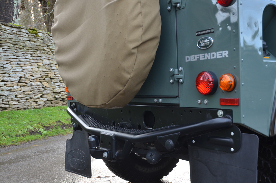 Land Rover Defender 90 XS Station Wagon gallery image 13