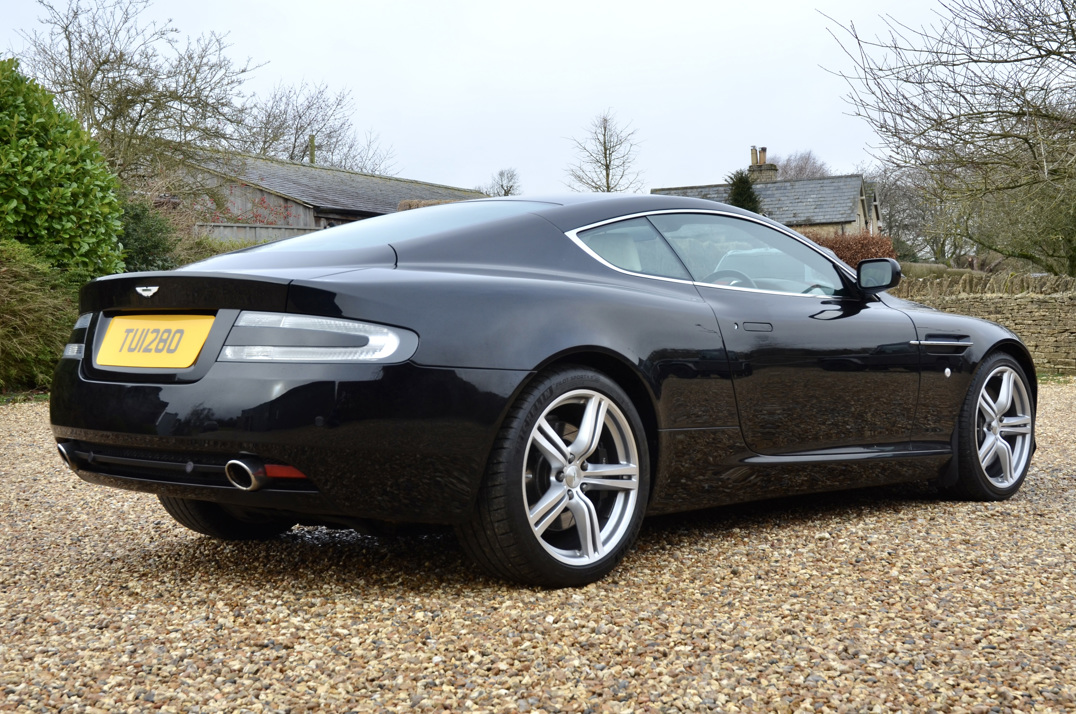 Aston Martin  Db-9 Manual gallery image 4