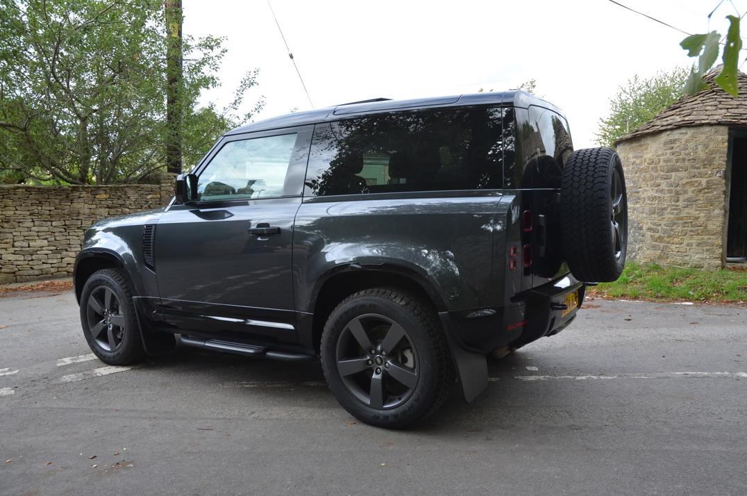 Land Rover Defender 90 X Dynamic HSE 3.0D 350 MHEV gallery image 10