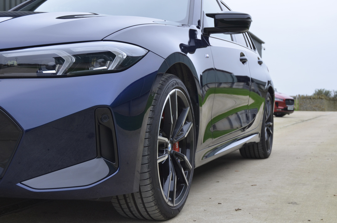 BMW - M340D MHEV X Drive Touring. gallery image 11