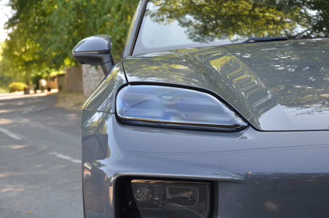Porsche Macan 4s Electric gallery image 18