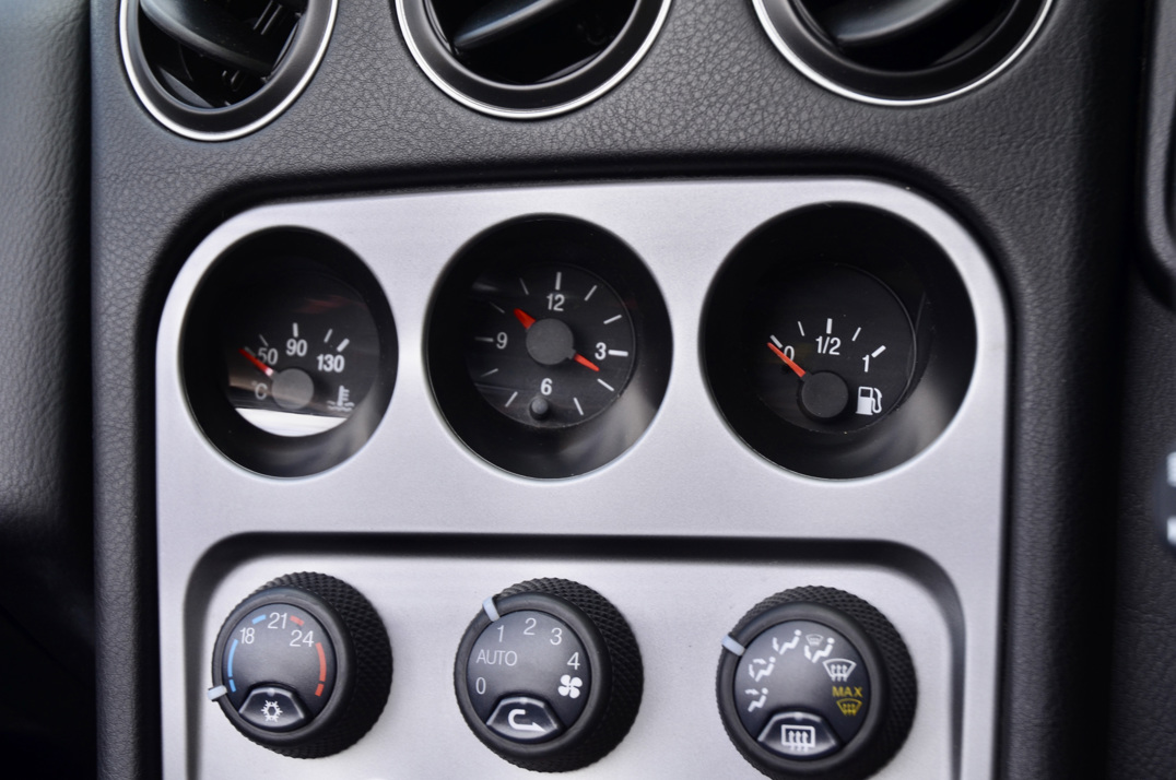 Alfa Romeo Spider 2.0 JTS Lusso Convertible by Pininfarina gallery image 43