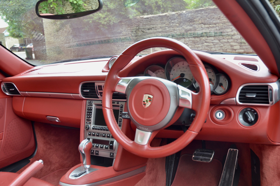 Porsche 911 Turbo Cabriolet Tip-Tronic gallery image 32
