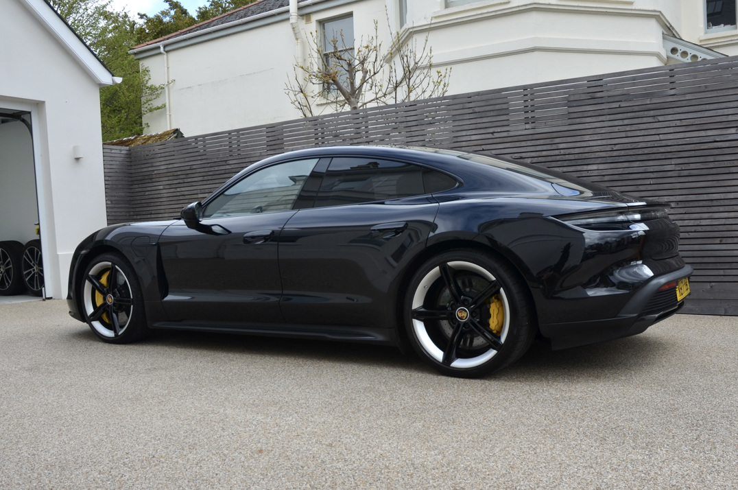 Porsche Taycan Turbo S gallery image 10