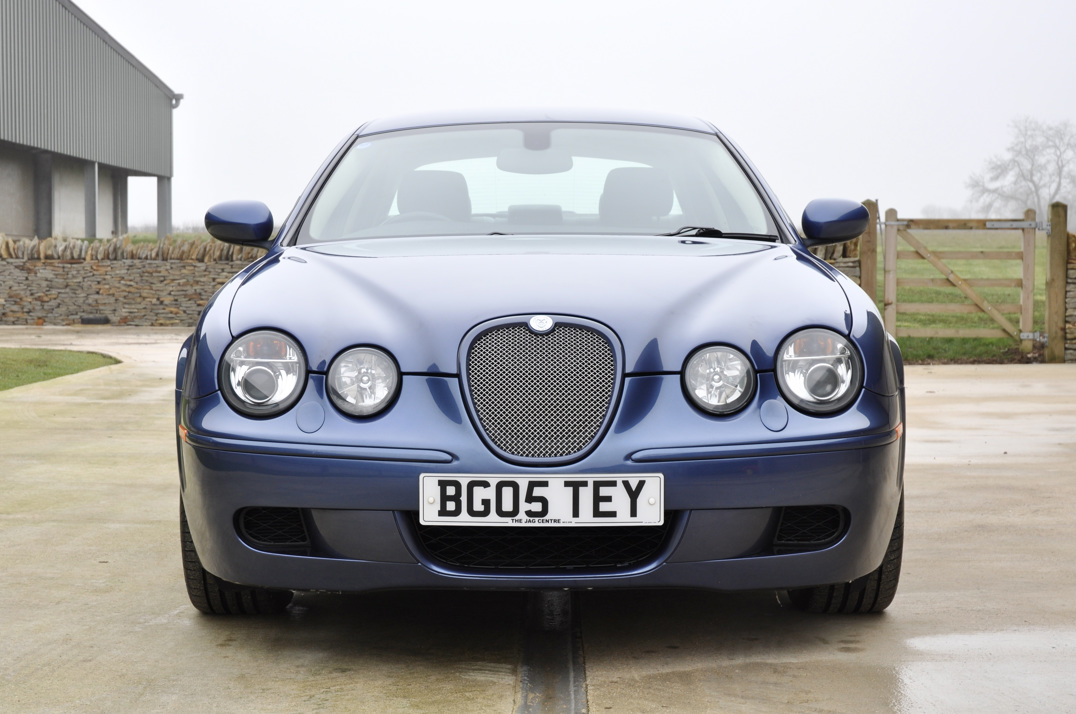Jaguar S Type R gallery image 3