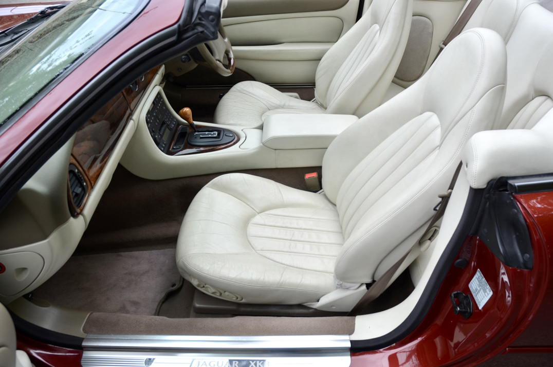Jaguar XK8 Cabriolet. Just 30,000 Miles. Superb gallery image 38