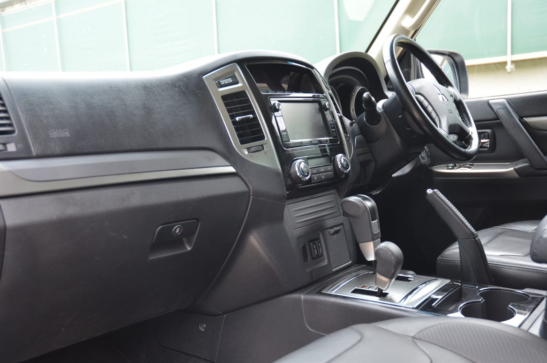 Mitsubishi Shogun 3.2 DI-D Barbarian Auto SWB gallery image 28