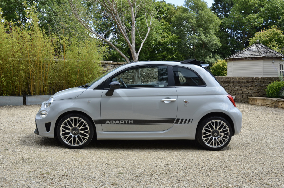 Fiat 500 595 Abarth Convertible gallery image 10