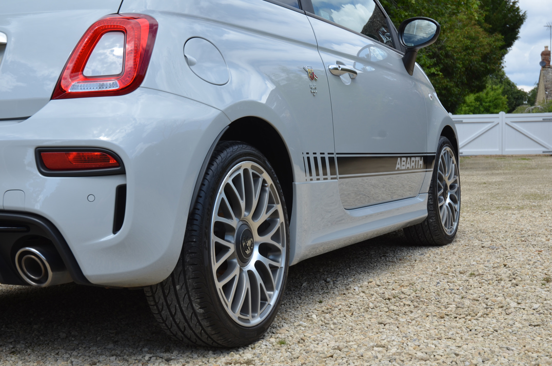 Fiat 500 595 Abarth Convertible gallery image 15