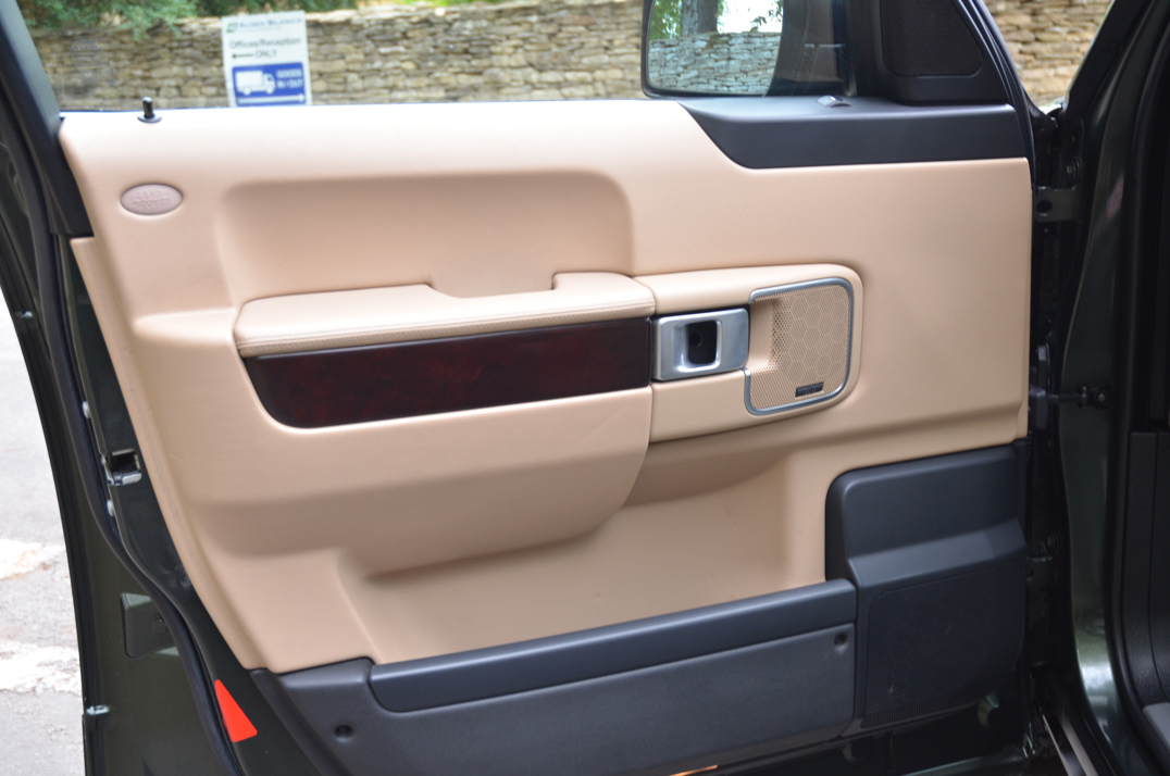 Land Rover Range Rover Vogue TDV8 gallery image 39