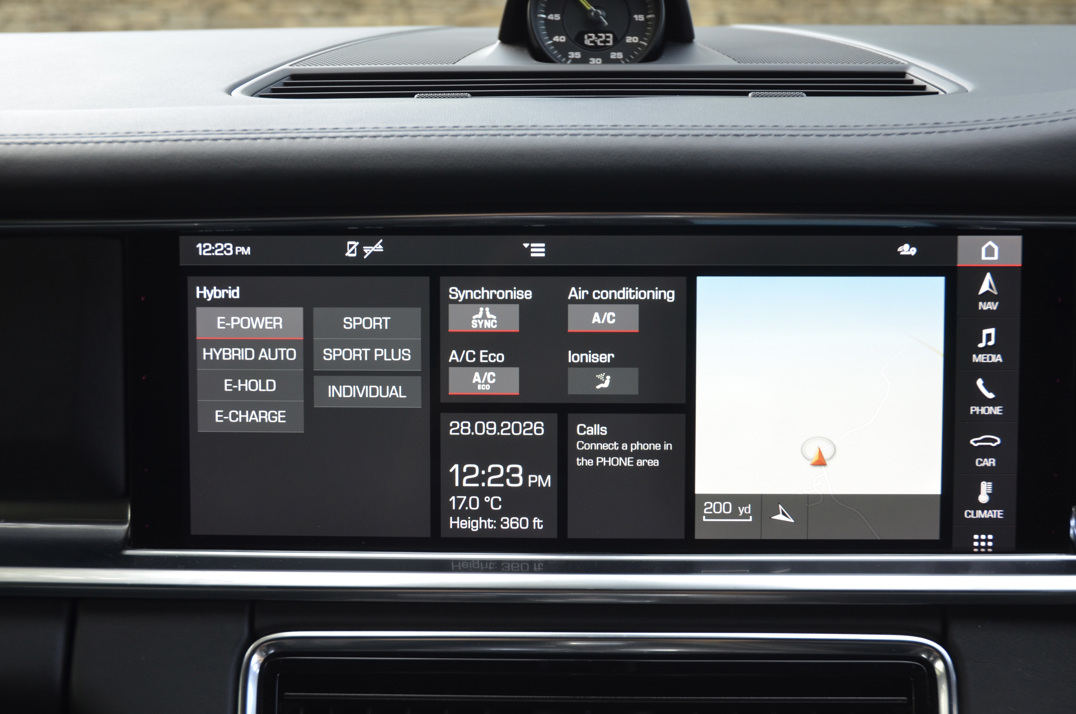 Porsche Panamera 2.9 V6 E-Hybrid 17.9KW Gen 2.2 gallery image 51