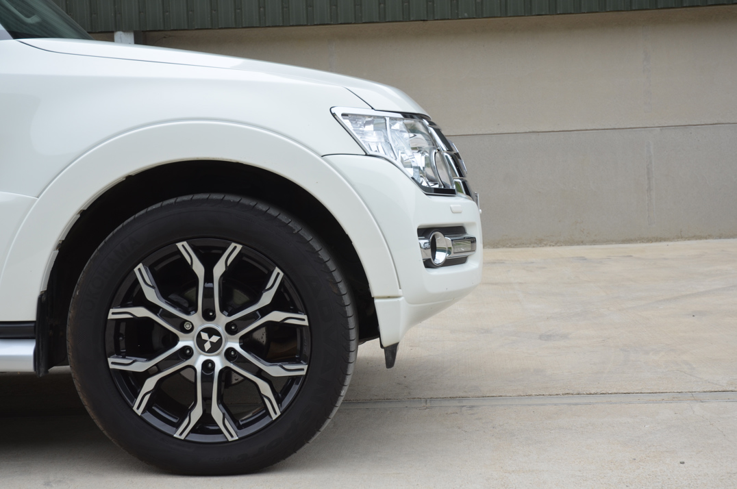 Mitsubishi Shogun 3.2 DI-D Barbarian Auto SWB gallery image 14