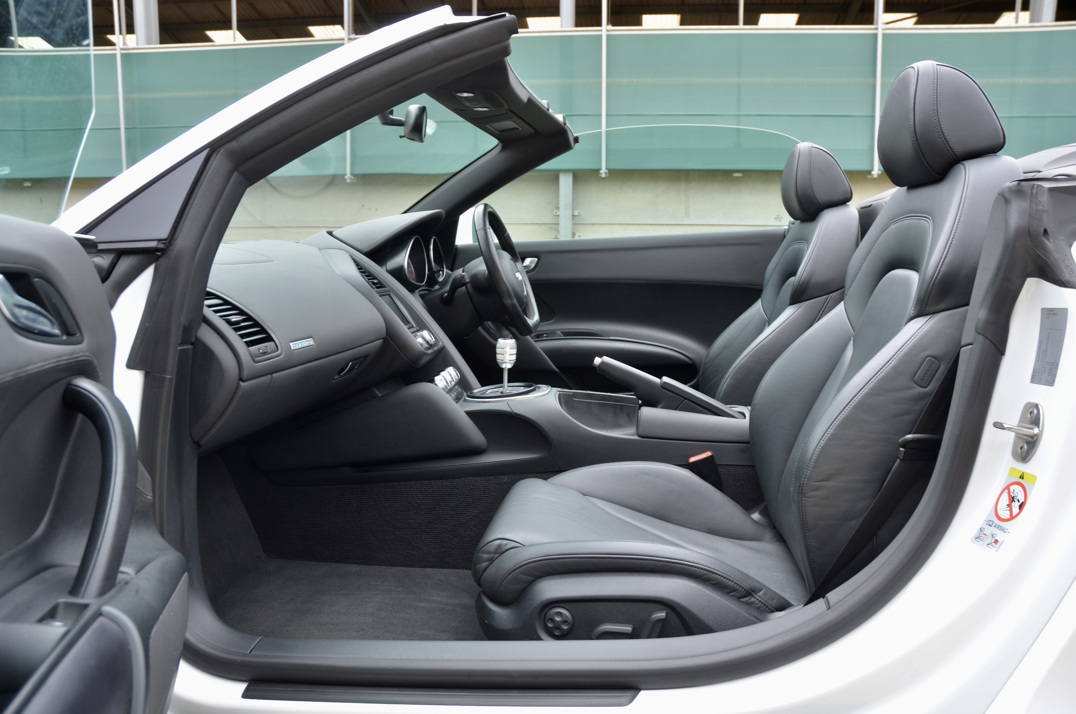 Audi R8 Spyder V8 Manul . gallery image 41