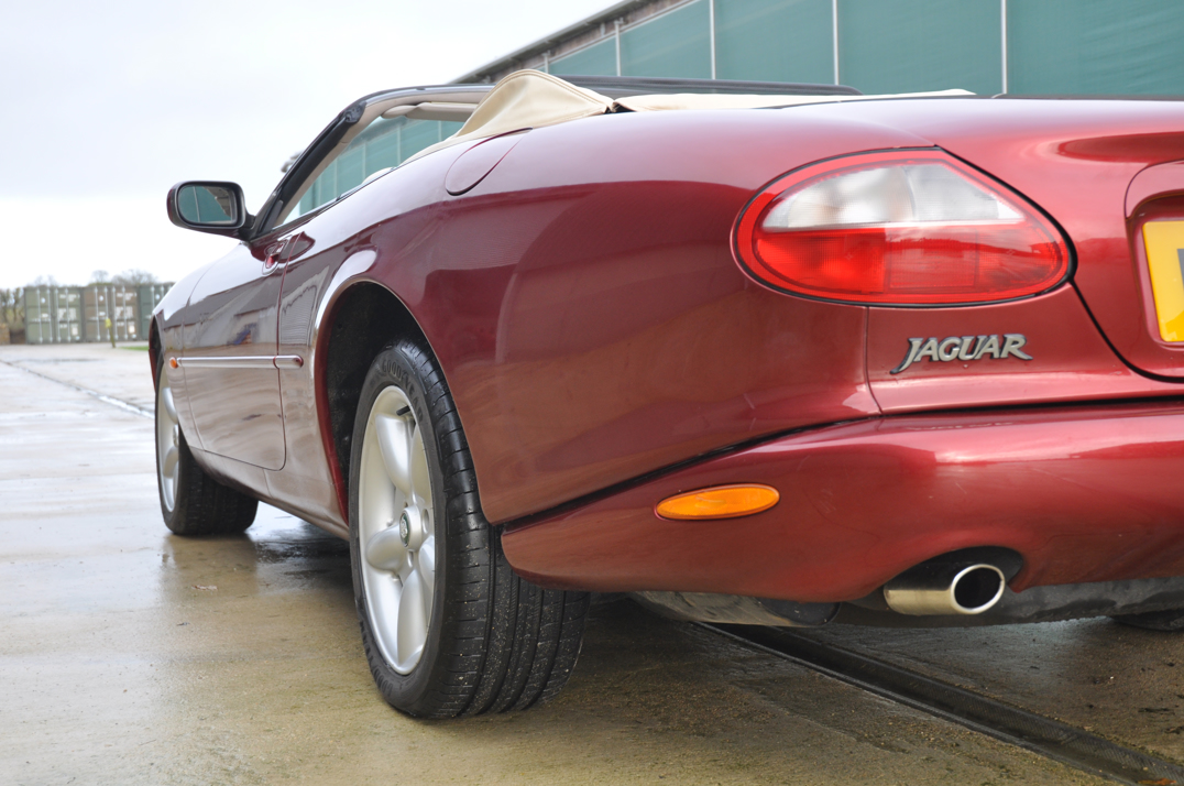 Jaguar XK8 Convertible gallery image 16