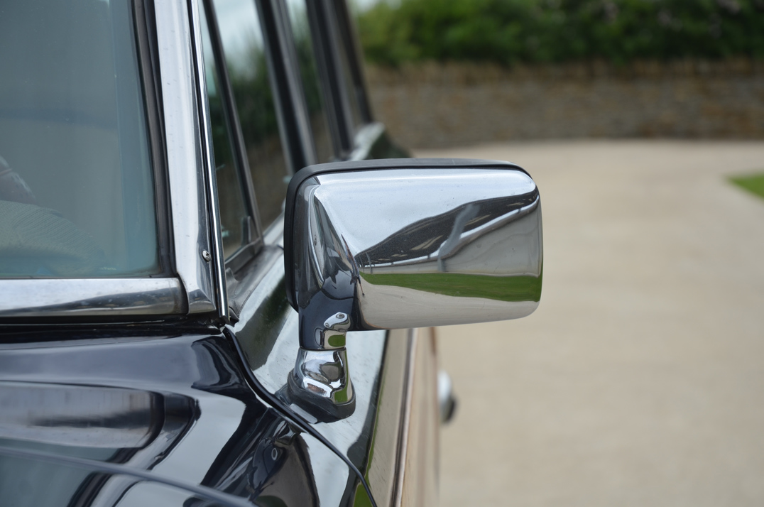 Jeep Grand Wagoneer 5.900cc V8 Auto gallery image 21