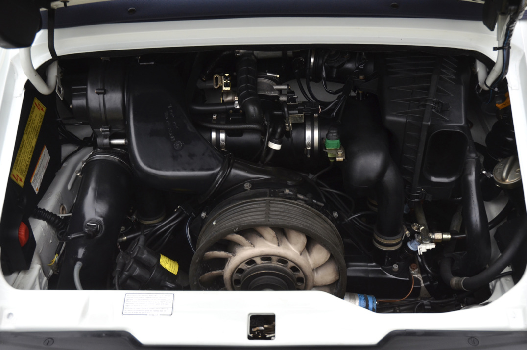 Porsche 911 (993) Carrera 3.6 Manual Cabriolet. gallery image 42