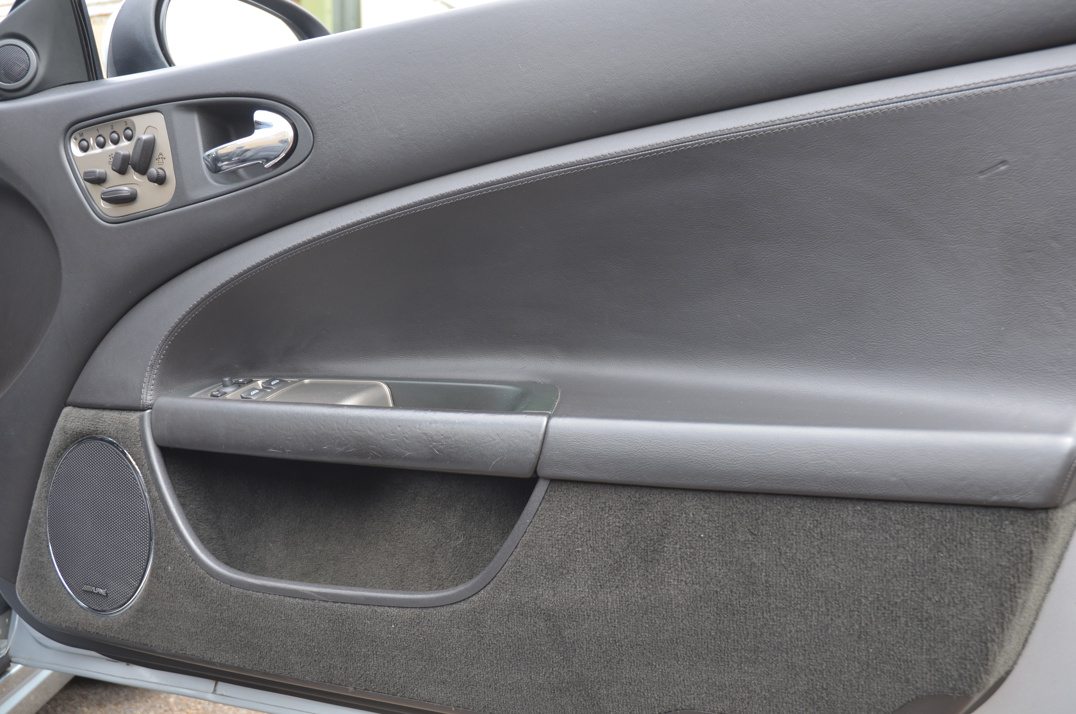 Jaguar XKR 4.2 Auto Convertible gallery image 34