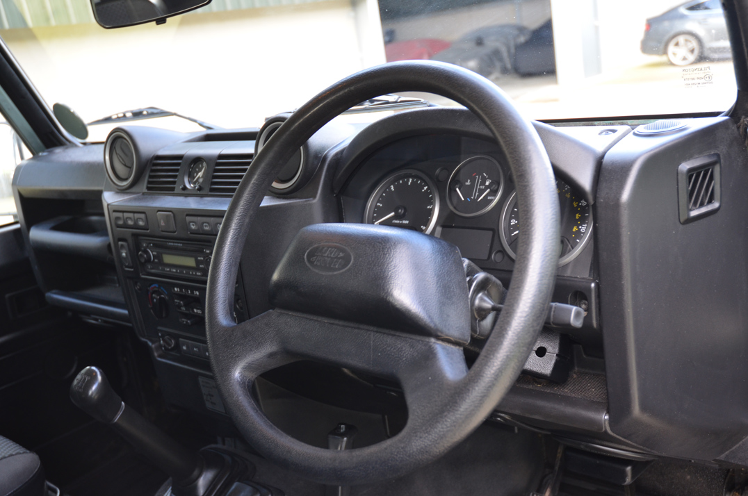 Land Rover Defender 110 County TD 7 Seater Estate gallery image 20