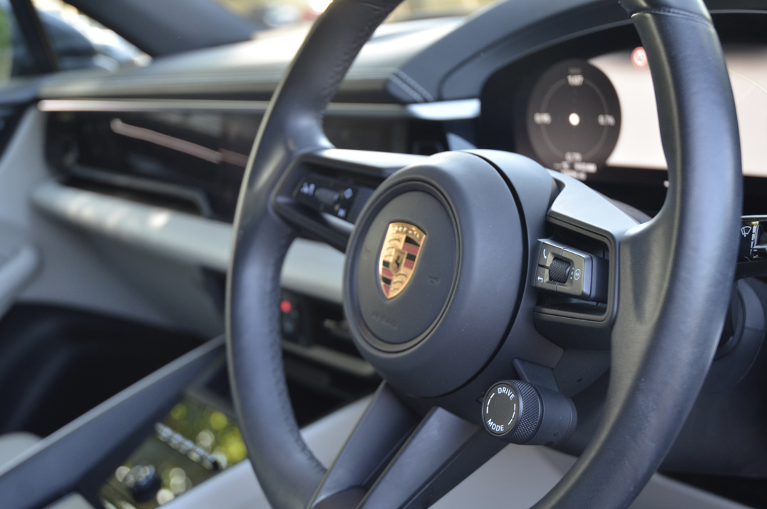 Porsche Macan 4s Electric gallery image 33