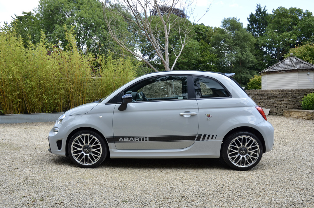 Fiat 500 595 Abarth Convertible gallery image 11