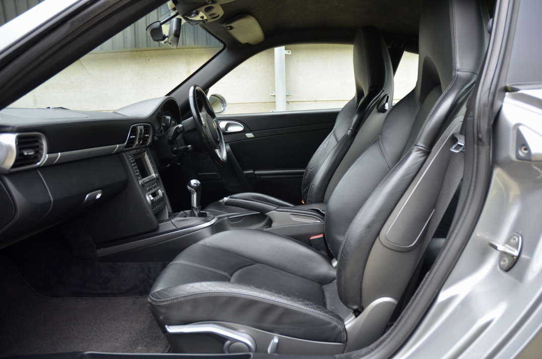 Porsche 911 Carrera 4s Manual gallery image 32