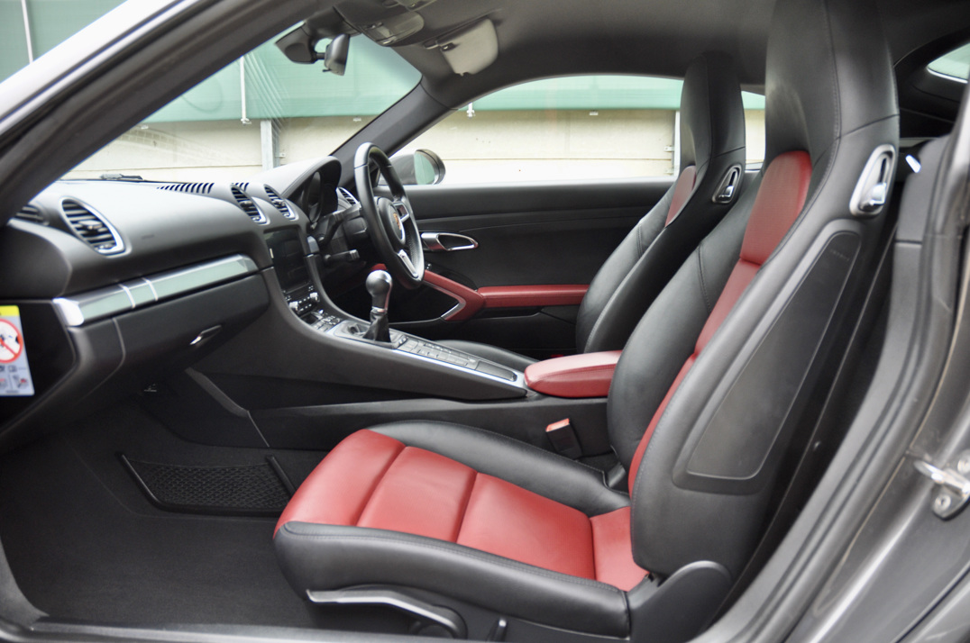 Porsche Cayman T 718/982 gallery image 25