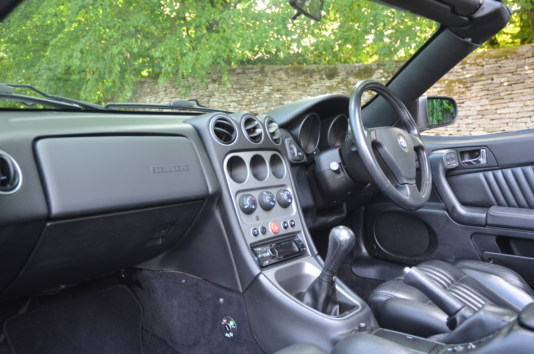 Alfa Romeo Spider 2.0 JTS Lusso Convertible by Pininfarina gallery image 34