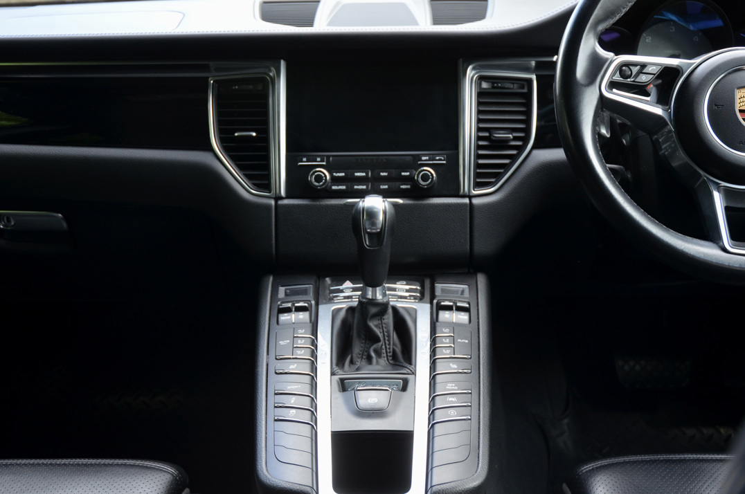 Porsche Macan 3.0 S PDK. 17K In optional extras FP+PSSH gallery image 27
