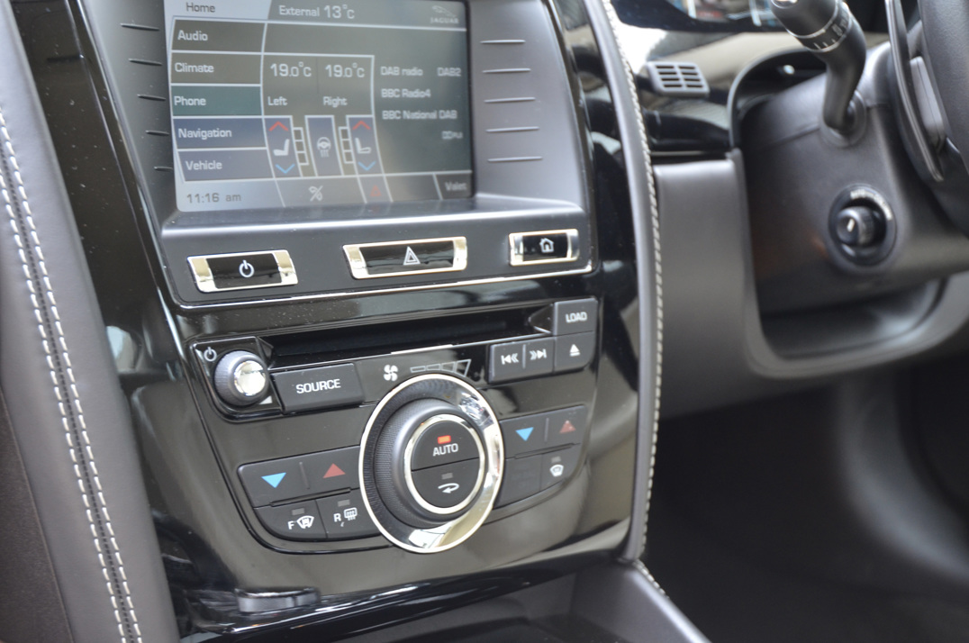 Jaguar XK 5.0 Portfolio Auto gallery image 37