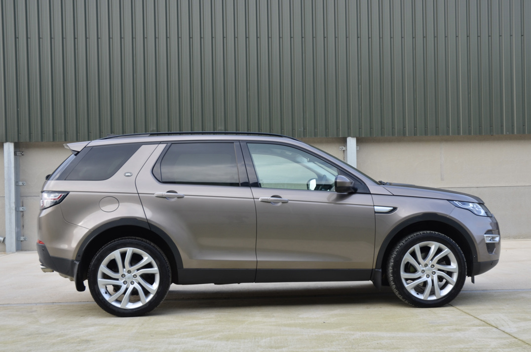 Land Rover Discovery Sport TD4 HSE Luxury. gallery image 6