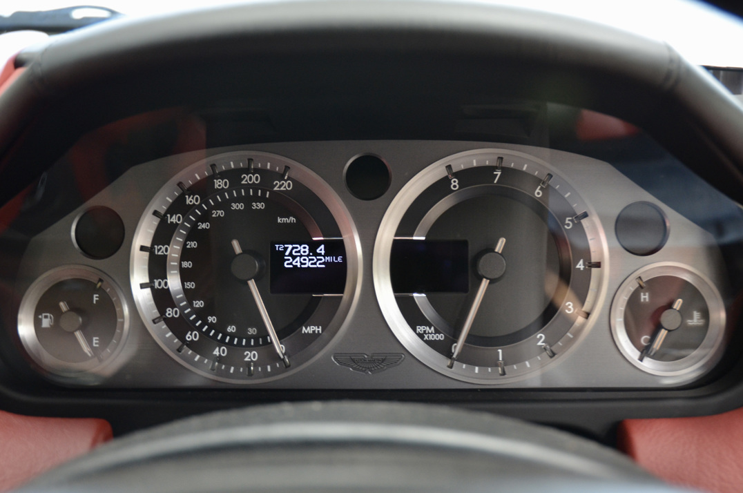 ASTON MARTIN DB-9 5.9 V12 Manual. gallery image 31